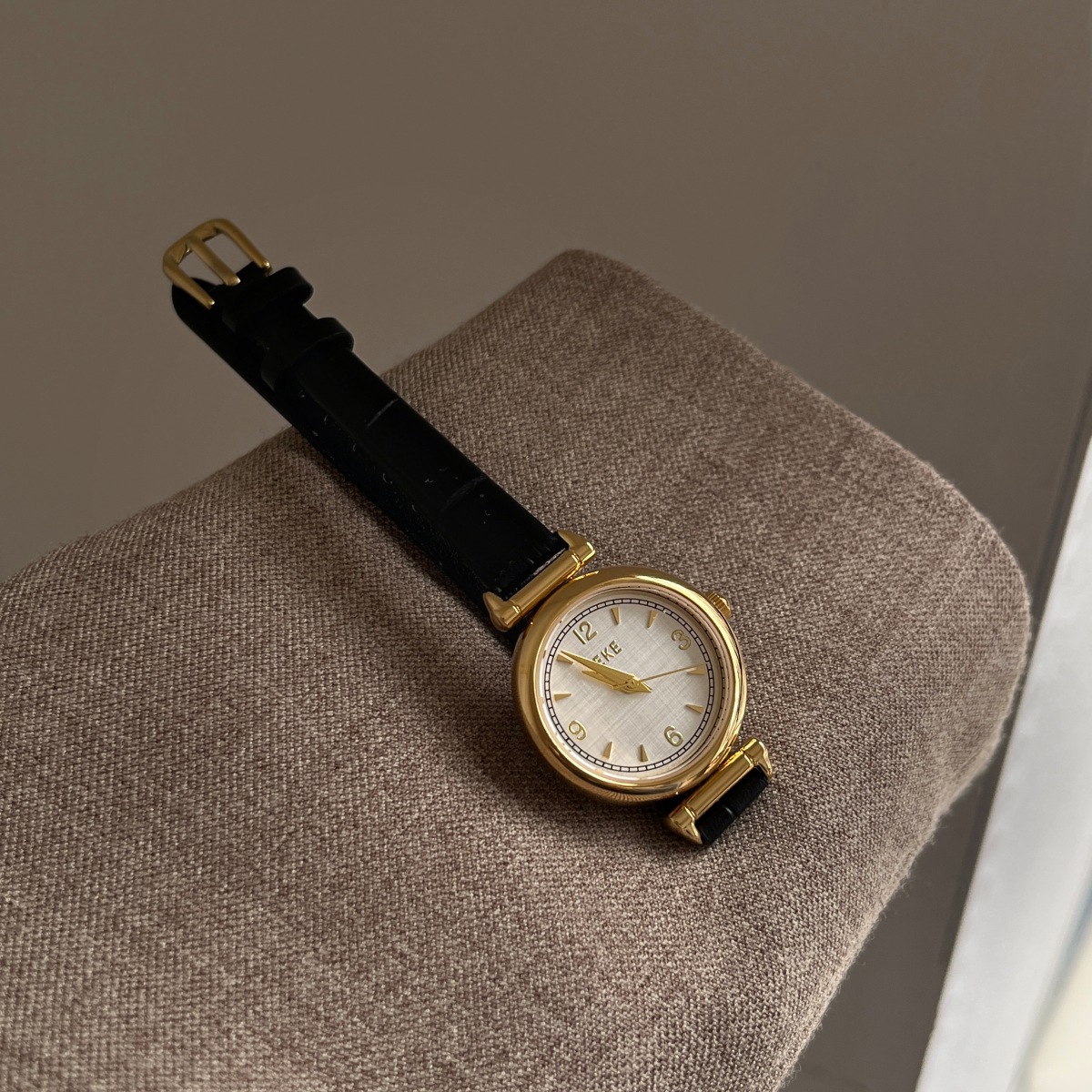 Luxury Watch With Leather Strap - 빈티지 스타일 명품 시계 고급 가죽