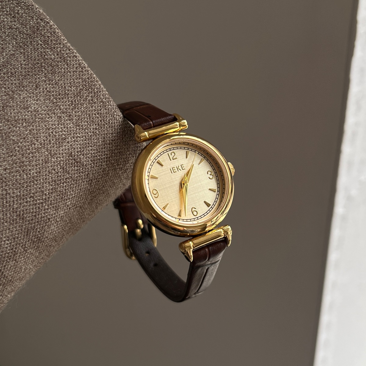 빈티지 스타일 명품 시계 고급 가죽 스트랩 방수 여성용 - Luxury Watch With Leather Strap 리뷰 및 가격