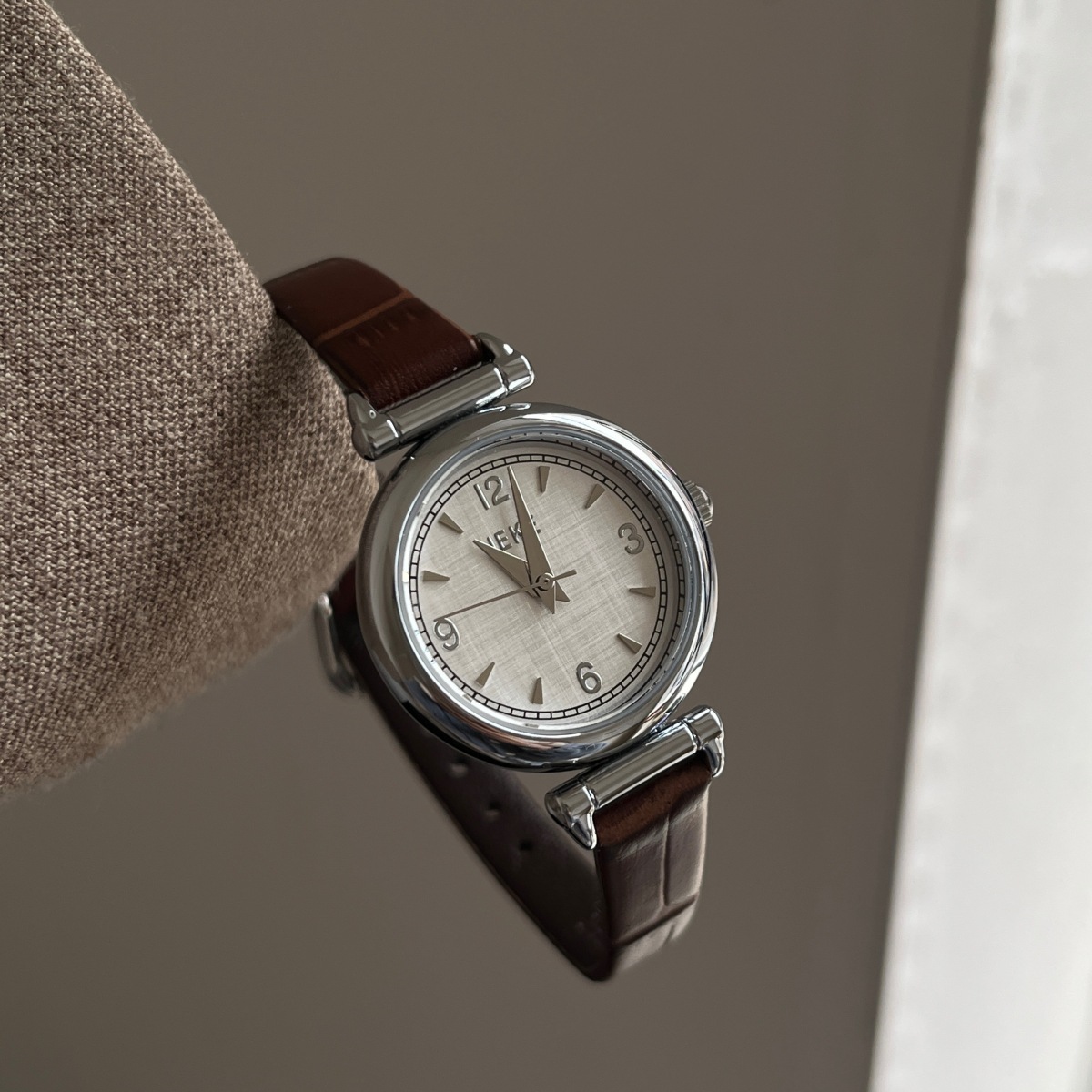빈티지 스타일 명품 시계 고급 가죽 스트랩 방수 여성용 - Luxury Watch With Leather Strap 리뷰 및 가격