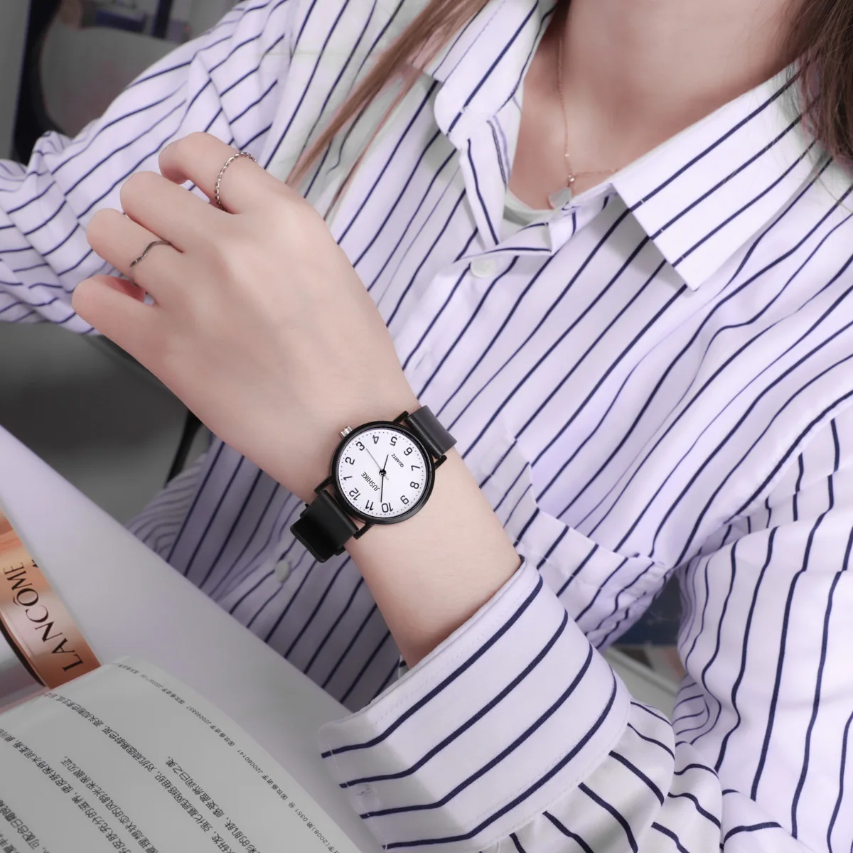 여성을위한 간단한 블랙 시계 쿼츠 시계 실리콘 스트랩  - Luxury Watch With Leather Strap 리뷰 및 가격